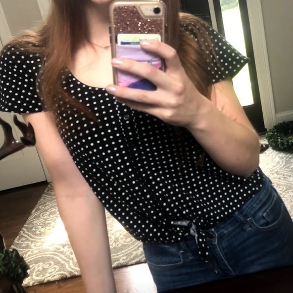 SO Tops - ‼️$3 Sale‼️🌻 Scoop Neck Spotted Tie Front Top